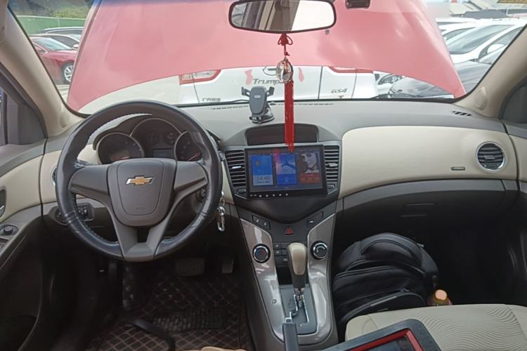 Used Chevrolet Cruze 2015 1.5L Classic SE AT Center Console