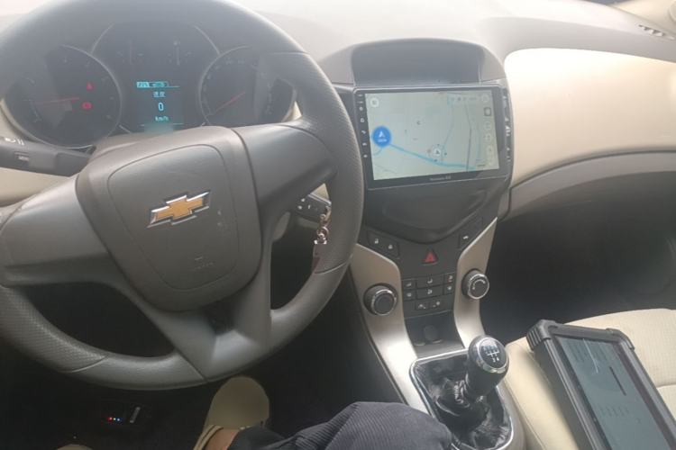 Used Chevrolet Cruze 2015 1.5L Classic SL MT Center Console