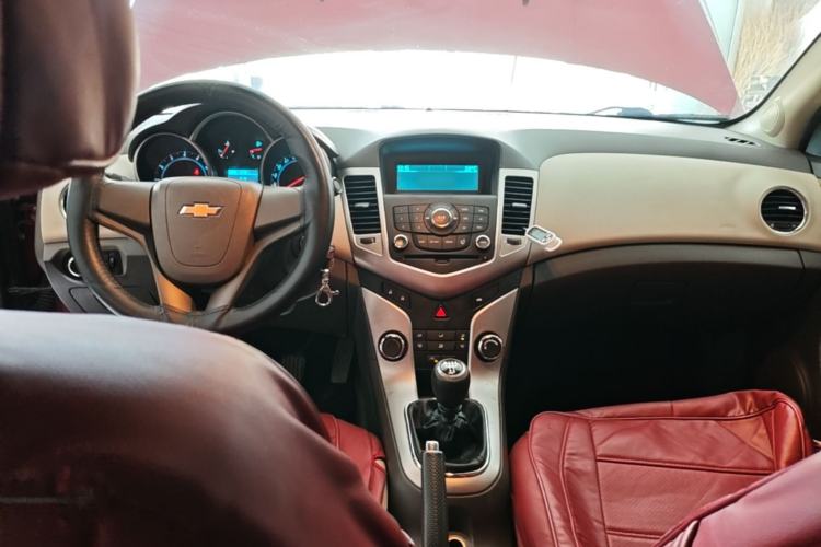 Used Chevrolet Cruze 2015 1.5L Classic SL MT Center Console