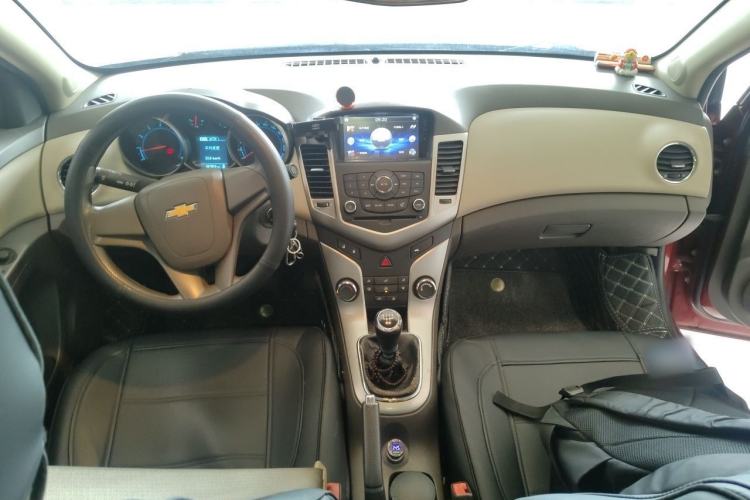 Used Chevrolet Cruze 2015 1.5L Classic SL MT Center Console