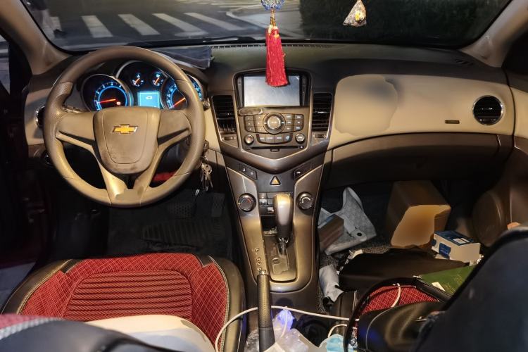 Used Chevrolet Cruze 2015 1.5L Classic SE AT Center Console