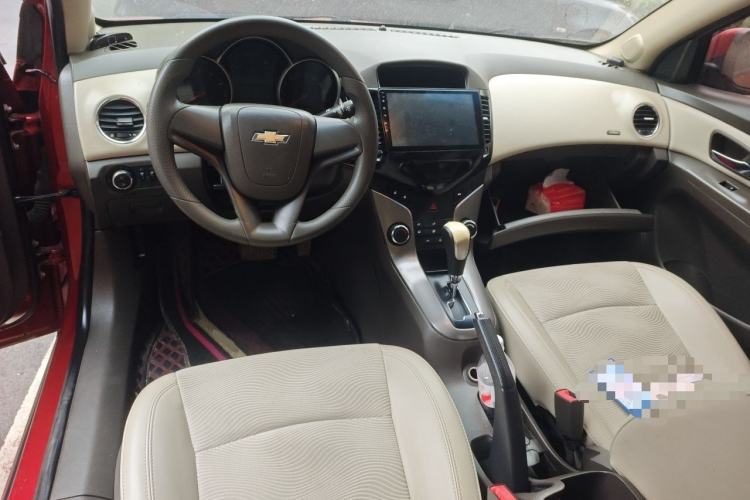Used Chevrolet Cruze 2015 1.5L Classic SE AT Center Console