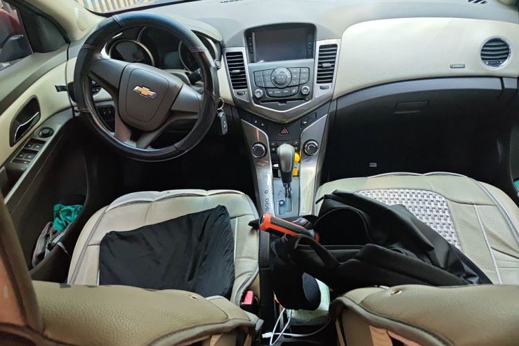 Used Chevrolet Cruze 2015 1.5L Classic SE AT Center Console