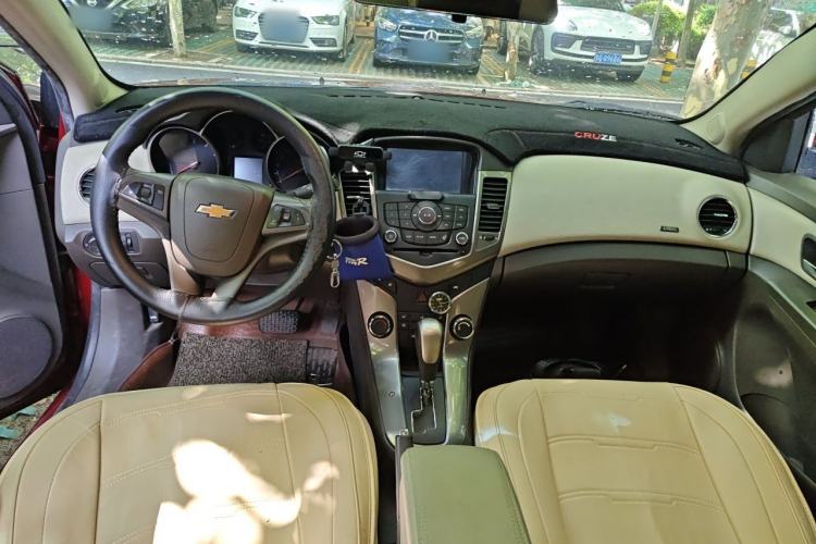 Used Chevrolet Cruze 2015 1.5L Classic SE AT Center Console