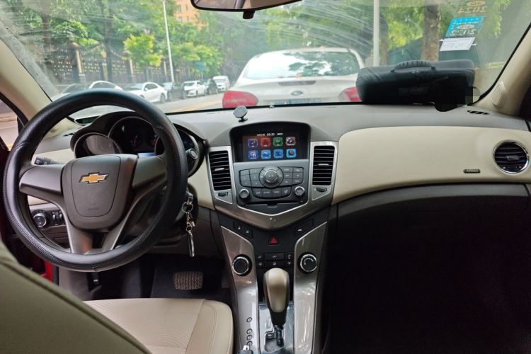 Used Chevrolet Cruze 2015 1.5L Classic SE AT Center Console