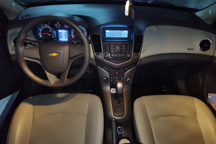 Used Chevrolet Cruze 2015 1.5L Classic SE AT Center Console