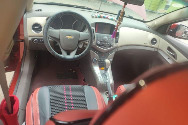 Used Chevrolet Cruze 2015 1.5L Classic SE AT Center Console