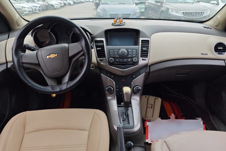 Used Chevrolet Cruze 2015 1.5L Classic SE AT Center Console