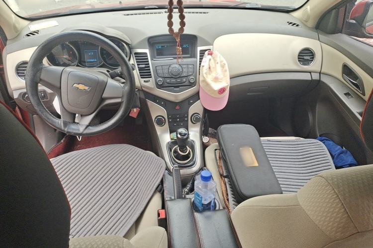 Used Chevrolet Cruze 2015 1.5L Classic SE MT Center Console