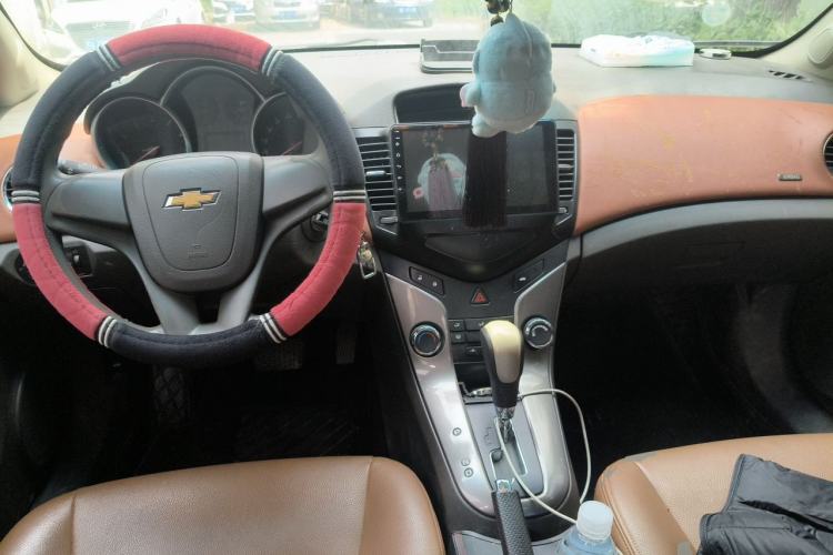 Used Chevrolet Cruze 2015 1.5L Classic SE AT Center Console