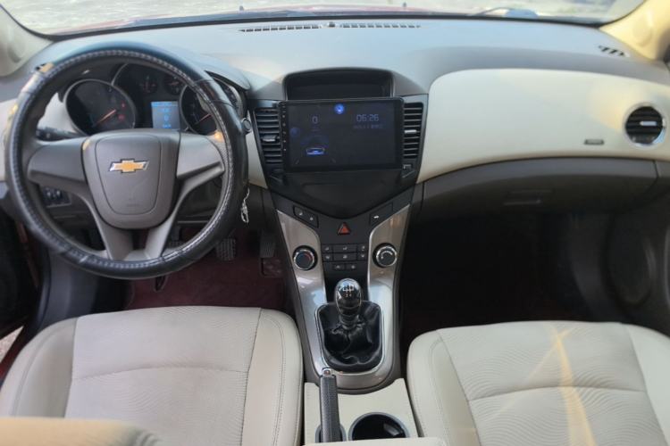Used Chevrolet Cruze 2015 1.5L Classic SE MT Center Console