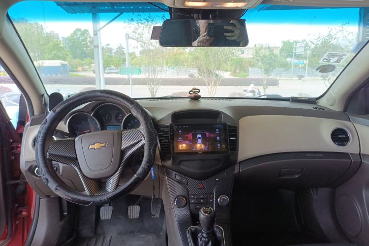 Used Chevrolet Cruze 2015 1.5L Classic SL MT Center Console