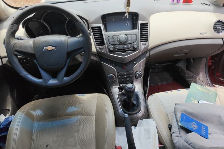 Used Chevrolet Cruze 2015 1.5L Classic SE MT Center Console