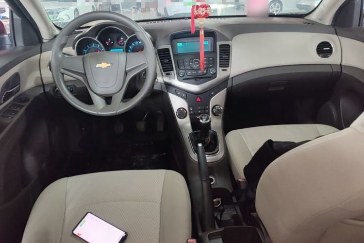 Used Chevrolet Cruze 2015 1.5L Classic SL MT Center Console