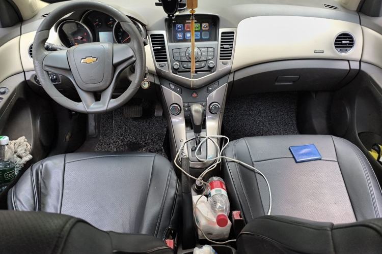 Used Chevrolet Cruze 2015 1.5L Classic SE AT Center Console