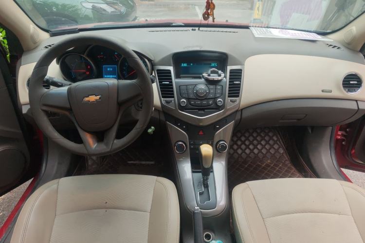 Used Chevrolet Cruze 2015 1.5L Classic SE AT Center Console