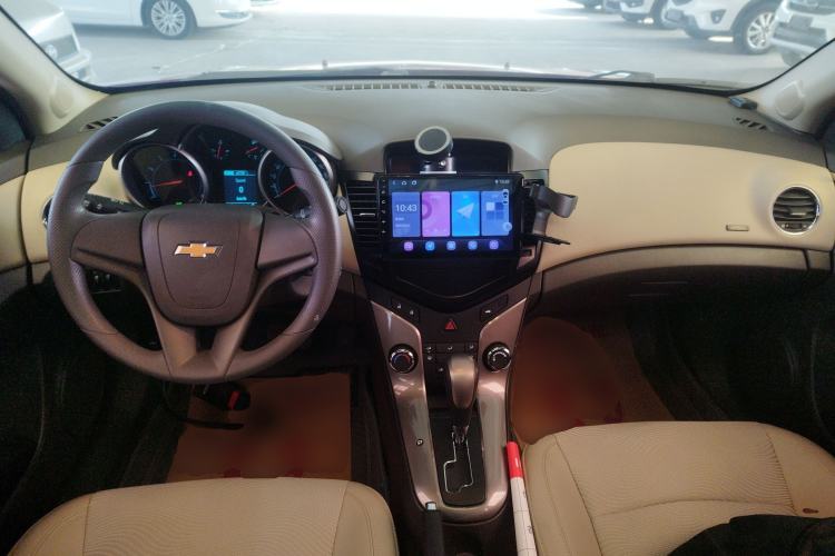 Used Chevrolet Cruze 2015 1.5L Classic SE AT Center Console