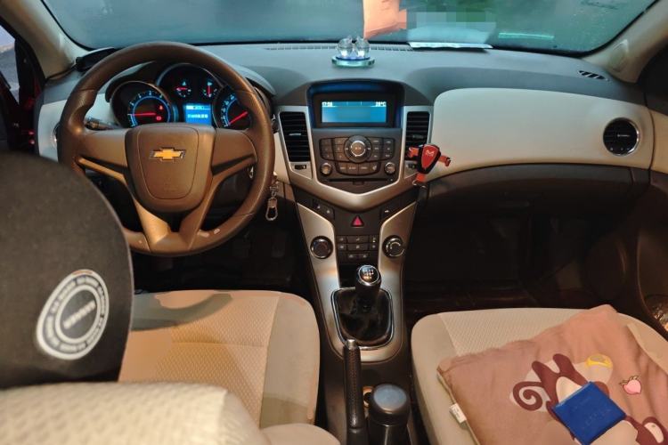 Used Chevrolet Cruze 2015 1.5L Classic SL MT Center Console