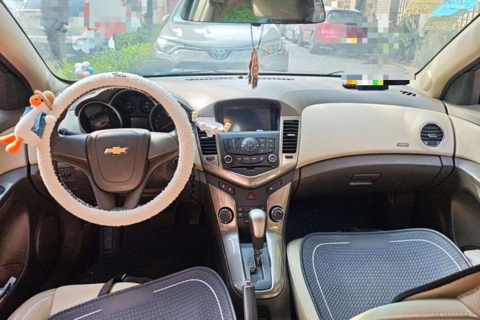 Used Chevrolet Cruze 2015 1.5L Classic SE AT Center Console