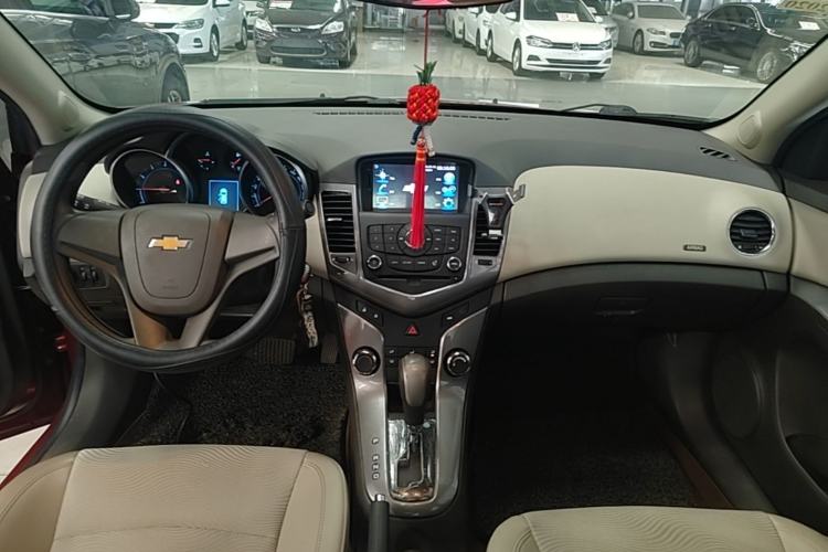 Used Chevrolet Cruze 2015 1.5L Classic SE AT Center Console