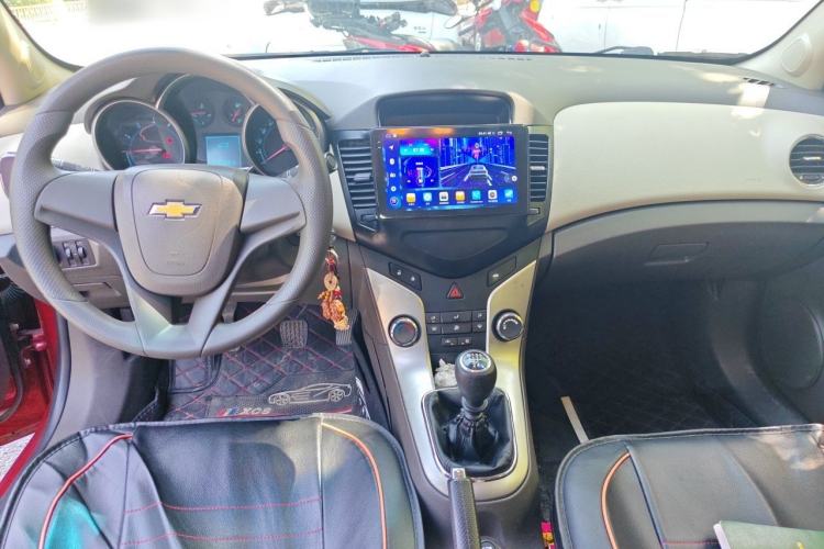 Used Chevrolet Cruze 2015 1.5L Classic SL MT Center Console