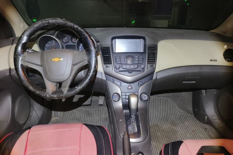 Used Chevrolet Cruze 2015 1.5L Classic SE AT Center Console