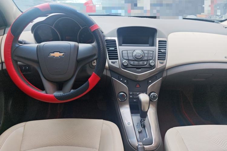 Used Chevrolet Cruze 2015 1.5L Classic SE AT Center Console