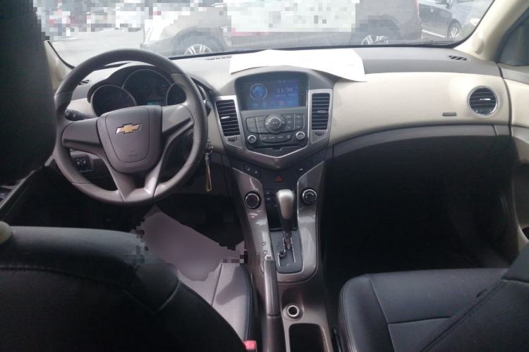 Used Chevrolet Cruze 2015 1.5L Classic SE AT Center Console