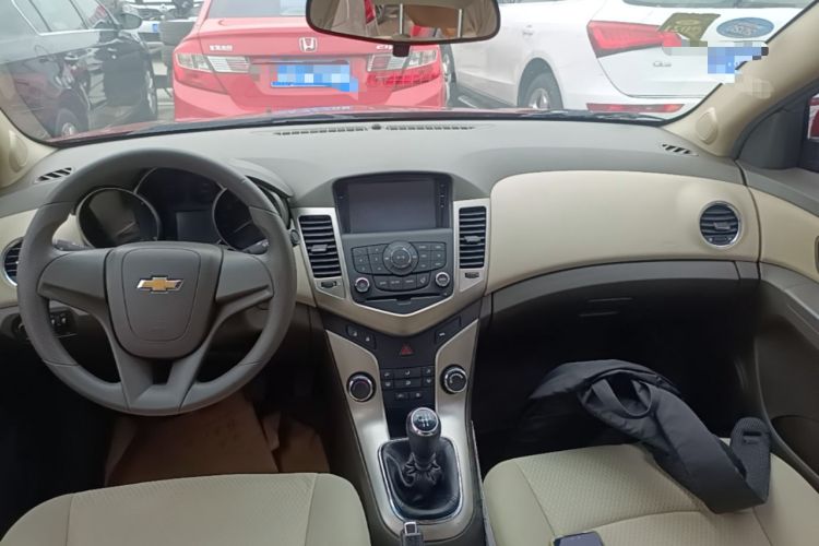 Used Chevrolet Cruze 2015 1.5L Classic SL MT Center Console