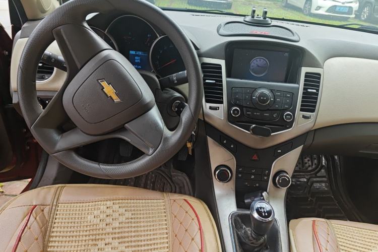 Used Chevrolet Cruze 2015 1.5L Classic SL MT Center Console