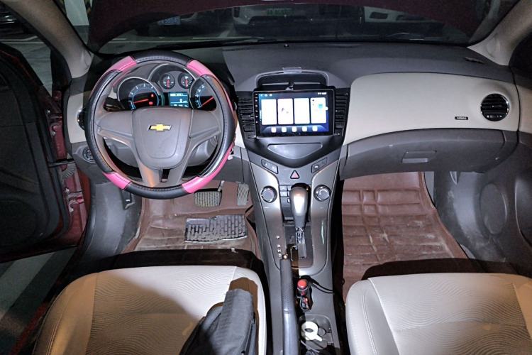 Used Chevrolet Cruze 2015 1.5L Classic SE AT Center Console