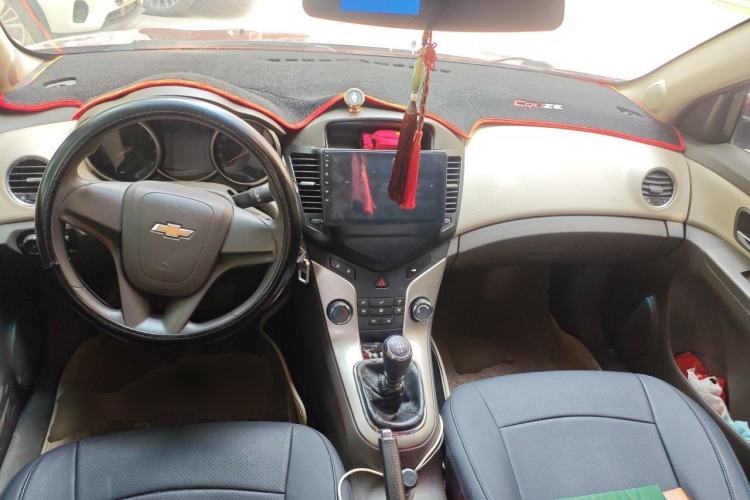 Used Chevrolet Cruze 2015 1.5L Classic SL MT Center Console