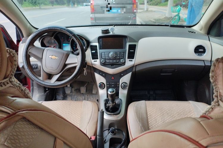 Used Chevrolet Cruze 2015 1.5L Classic SL MT Center Console