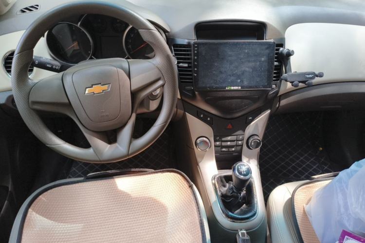 Used Chevrolet Cruze 2015 1.5L Classic SL MT Center Console