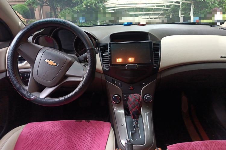 Used Chevrolet Cruze 2015 1.5L Classic SE AT Center Console