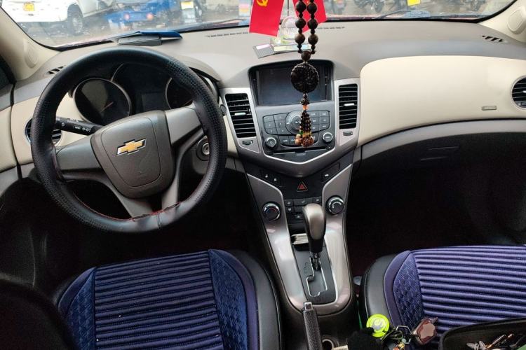 Used Chevrolet Cruze 2015 1.5L Classic SE AT Center Console