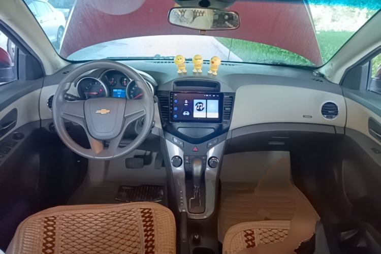 Used Chevrolet Cruze 2015 1.5L Classic SE AT Center Console