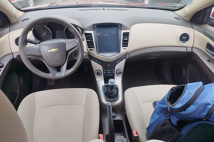 Used Chevrolet Cruze 2015 1.5L Classic SL MT Center Console