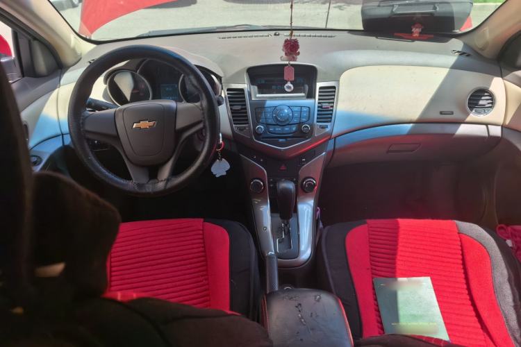 Used Chevrolet Cruze 2015 1.5L Classic SE AT Center Console