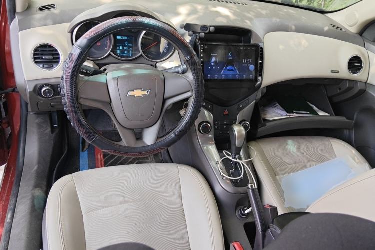 Used Chevrolet Cruze 2015 1.5L Classic SE AT Center Console