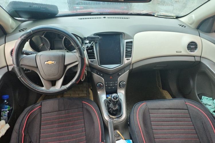Used Chevrolet Cruze 2015 1.5L Classic SE MT Center Console