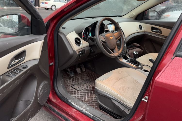 Used Chevrolet Cruze 2015 1.5L Classic SE MT Driver Seat