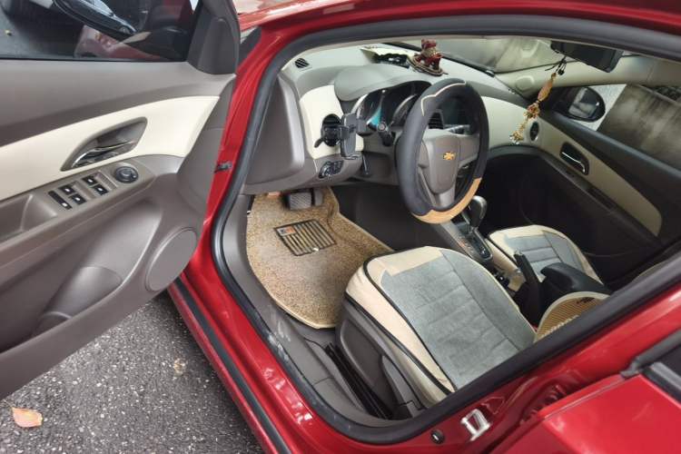 Used Chevrolet Cruze 2015 1.5L Classic SE AT Driver Seat