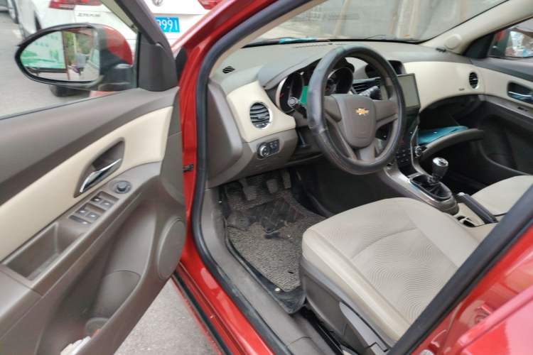 Used Chevrolet Cruze 2015 1.5L Classic SE MT Driver Seat