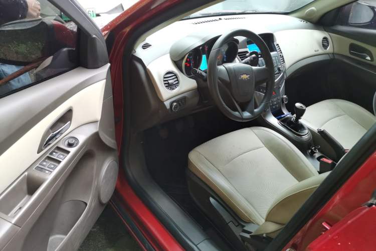 Used Chevrolet Cruze 2015 1.5L Classic SE MT Driver Seat