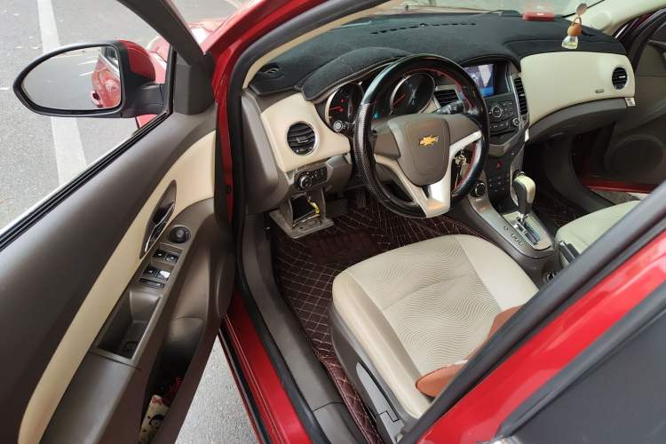 Used Chevrolet Cruze 2015 1.5L Classic SE AT Driver Seat