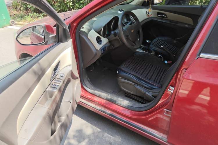Used Chevrolet Cruze 2015 1.5L Classic SE MT Driver Seat