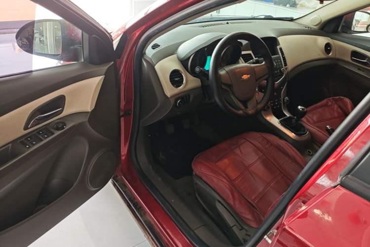 Used Chevrolet Cruze 2015 1.5L Classic SL MT Driver Seat