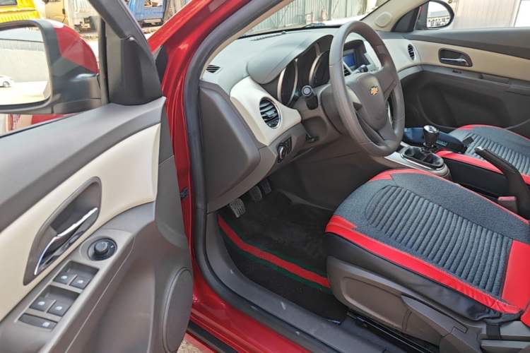 Used Chevrolet Cruze 2015 1.5L Classic SL MT Driver Seat