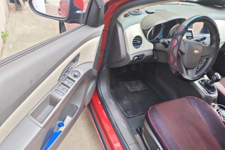 Used Chevrolet Cruze 2015 1.5L Classic SL MT Driver Seat